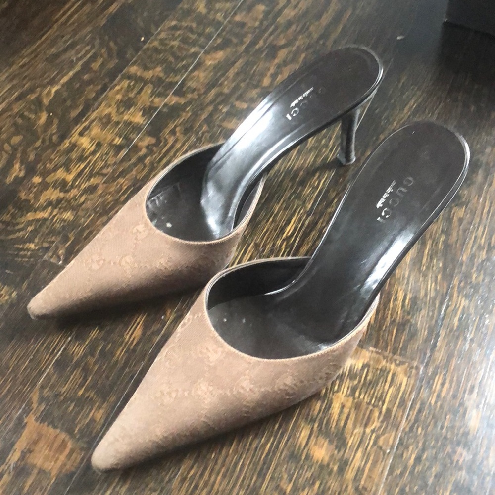 Authentic Gucci mules comes with box!!!